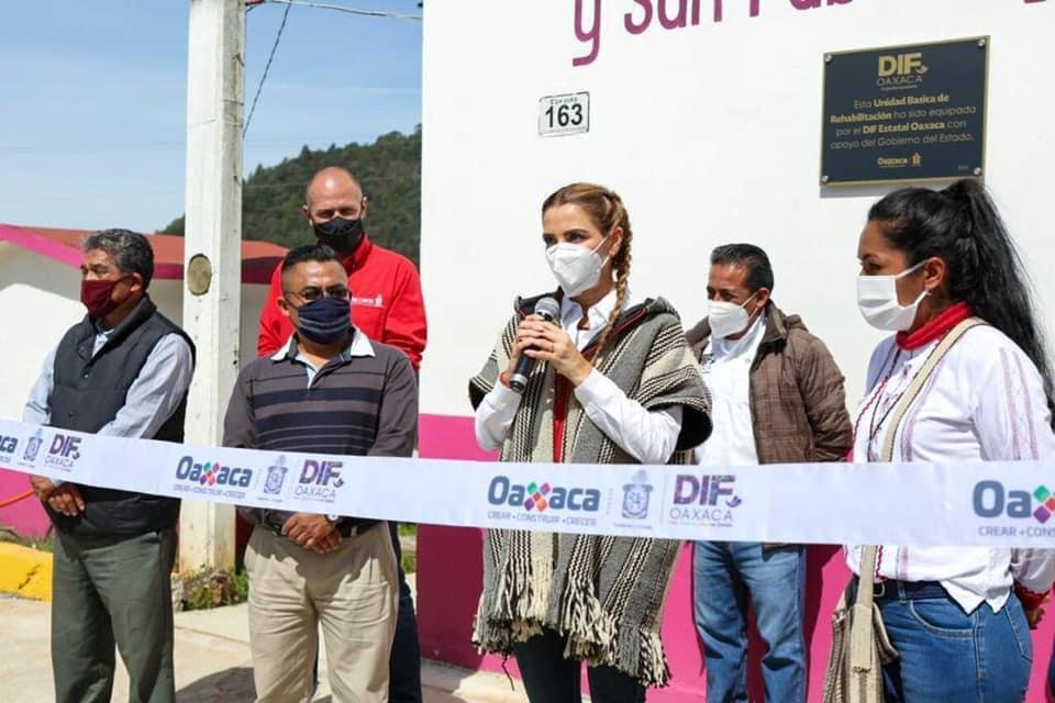 Ivette Morán inaugura unidad de rehabilitación y parque en zona mixe