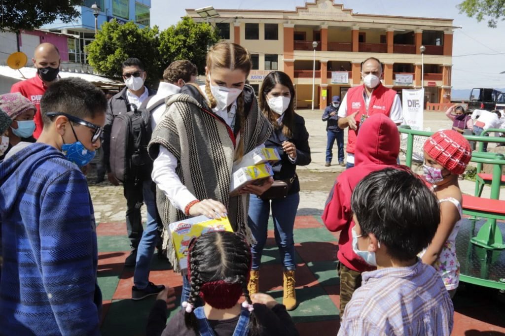 Ivette Morán inaugura unidad de rehabilitación y parque en zona mixe