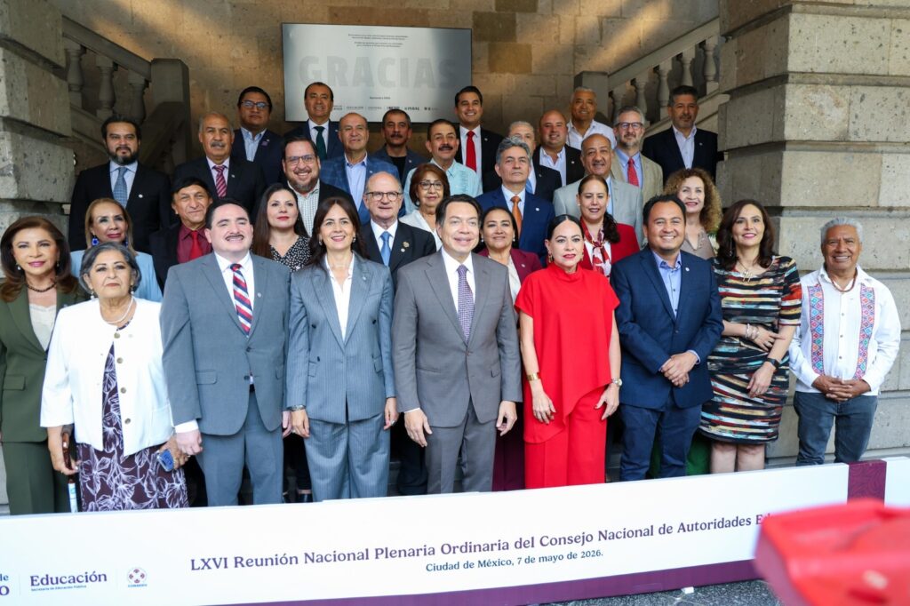 Hidalgo participa en reunión nacional de autoridades educativas