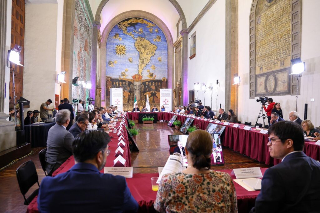 Hidalgo participa en reunión nacional de autoridades educativas