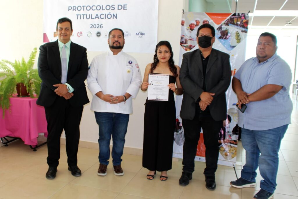 ITESHU entrega 268 títulos profesionales
