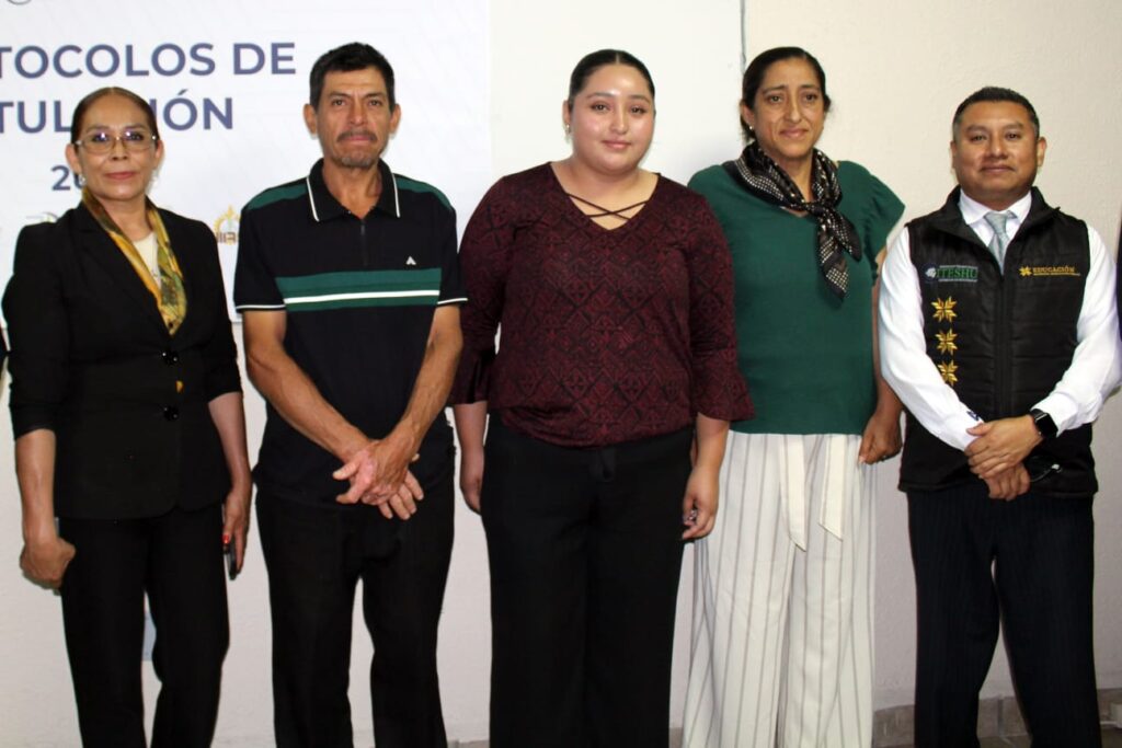 ITESHU entrega 268 títulos profesionales
