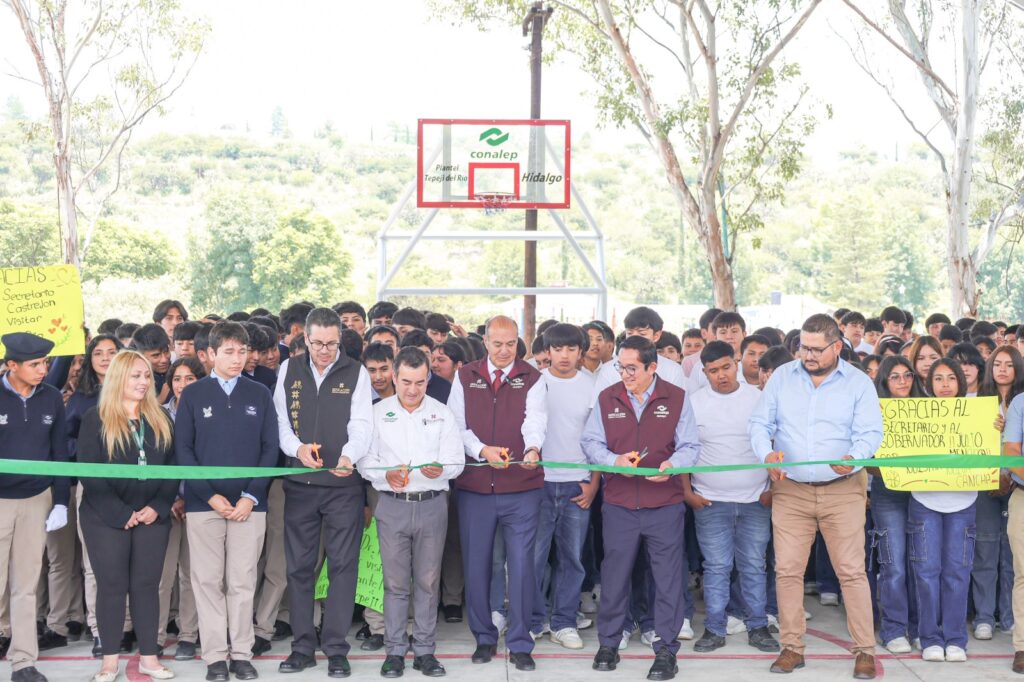 Entrega Natividad Castrejón obra de 4.3 mdp en Conalep plantel Tepeji