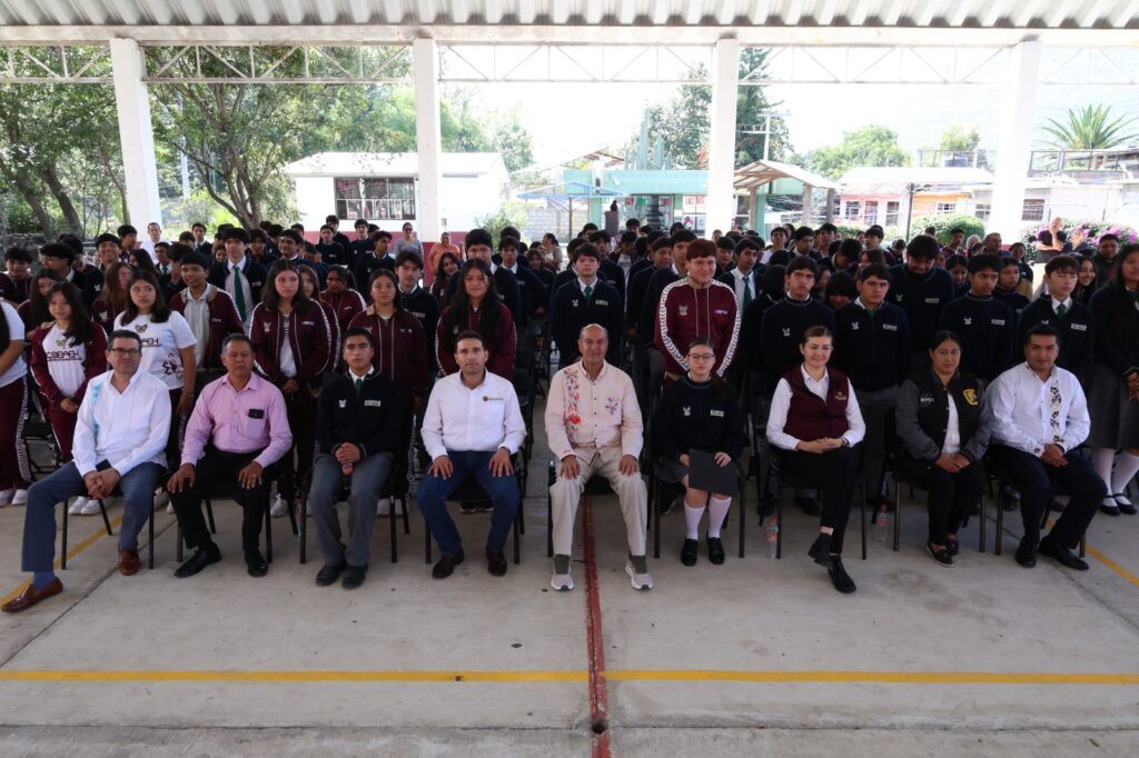 Gobierno de Hidalgo inaugura nuevos laboratorios STEM en San Agustín Metzquititlán y Huazalingo