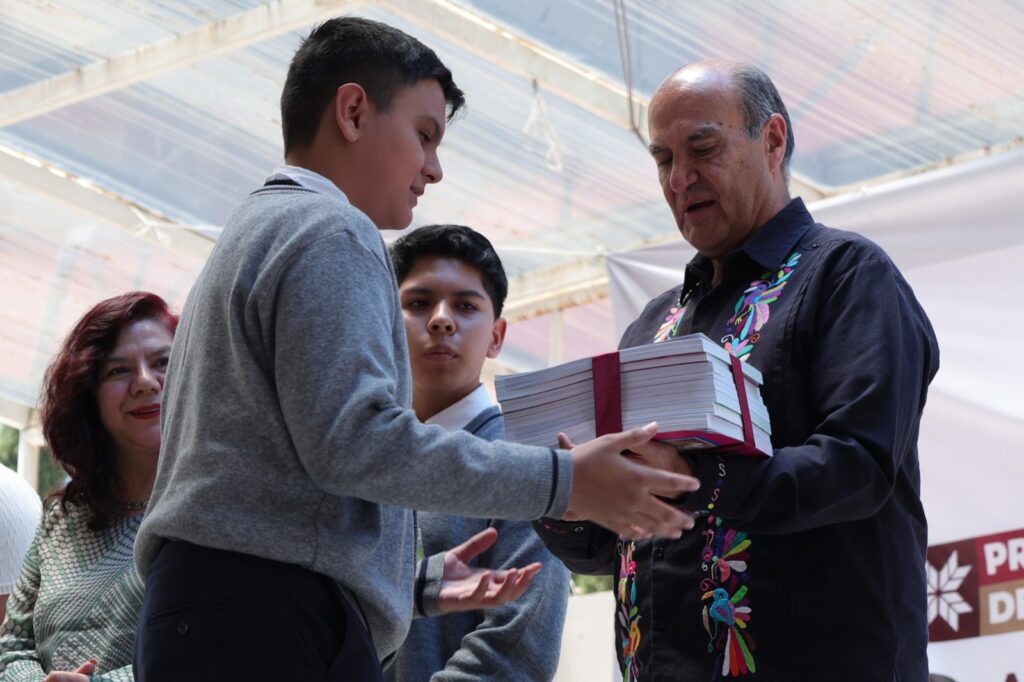 Natividad Castrejón encabeza jornada educativa en Ixmiquilpan