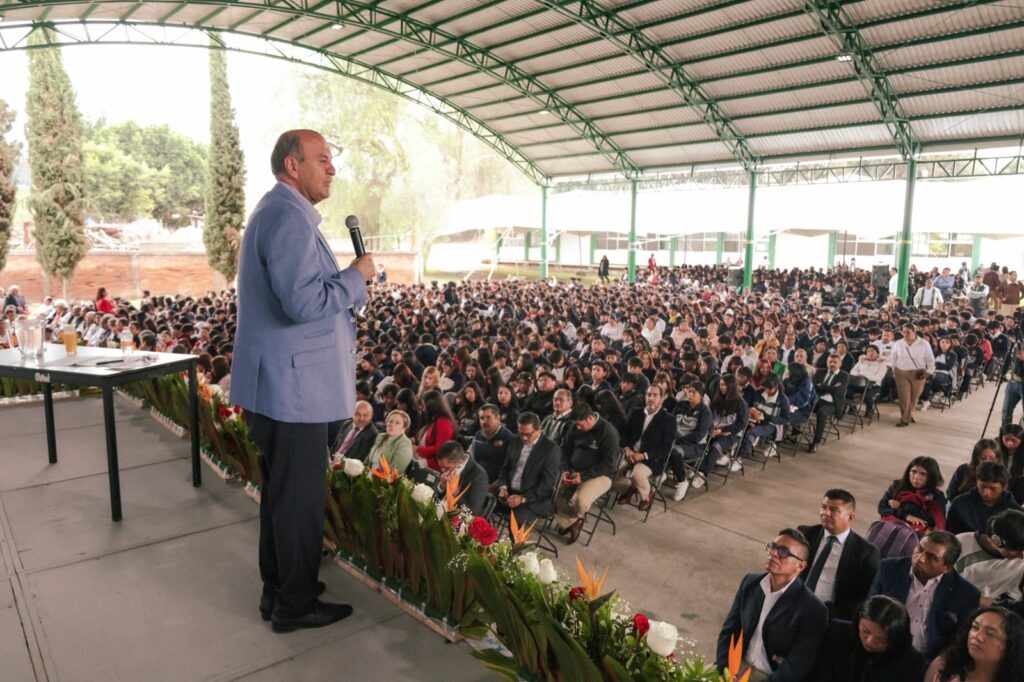 Encabeza Natividad Castrejón 50 aniversario del CBTA No. 67 en Ixmiquilpan