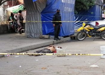 Fallece indigente afuera de la Central de Abasto