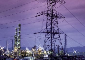 Avanza en comisión reforma a ley eléctrica, no le cambian ni una coma