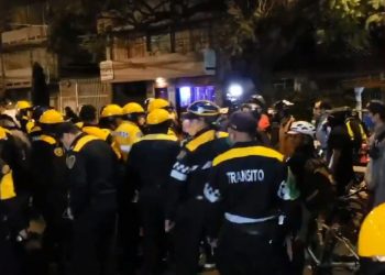 Policías de tránsito agreden a ciclistas que protestaban en CDMX
