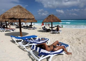 Pandemia provoca desplome histórico del turismo internacional en México