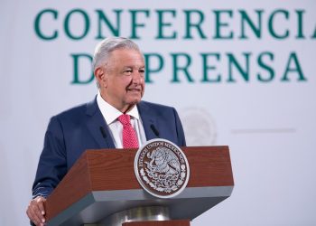 Atentado a la democracia que INE decida candidaturas: AMLO