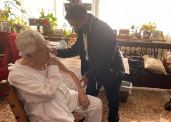 Ignacio López Tarso recibe vacuna de COVID-19