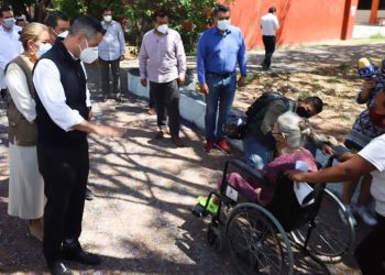 Murat Hinojosa supervisa vacunación en la capital oaxaqueña
