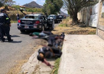 Ataque a policías y ministeriales deja al menos 17 muertos