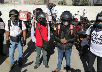 Repartidores de comida rápida protestan; exigen garantías para trabajar