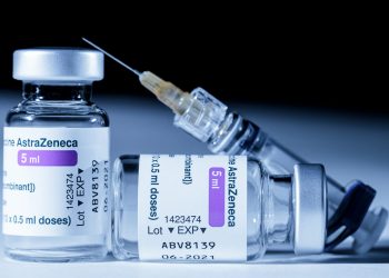 Reguladora europea: sí es segura vacuna de AstraZeneca