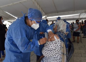 SSO pide extremar medidas durante vacunación a adultos mayores