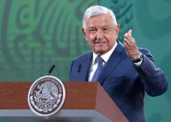 Padrón de usuarios de telefonía celular no será para espiar, reitera AMLO