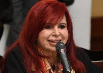 Ordenan a periodista de Latinus retirar publicación contra Layda Sansores