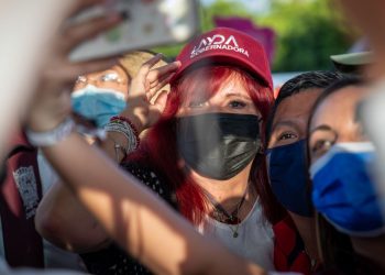 Layda Sansores pide a los jóvenes a derrocar el viejo régimen