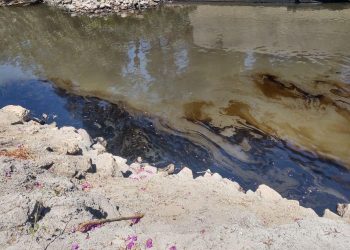 Derrame en río Tula se extiende por más de un kilómetro