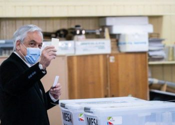 Chile aplaza elecciones por el pico de coronavirus