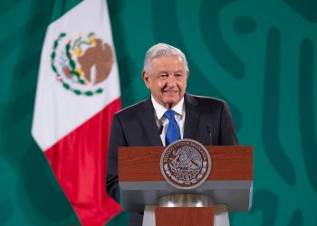 AMLO se lanza contra el INE y el TEPJF
