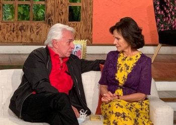 Llorando, Enrique Guzmán jura que nunca ha tocado a Frida Sofía