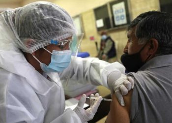 Pese a vacuna, ningún país debe bajar la guardia ante coronavirus