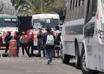 Tras bloqueo de accesos al aeropuerto de Oaxaca se cancelan 42 vuelos