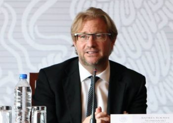 Interpol emite "ficha roja" contra Andrés Roemer