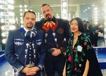 Pepe Aguilar acepta que su hija no entonó bien el Himno Nacional, pero tampoco es para fusilarla