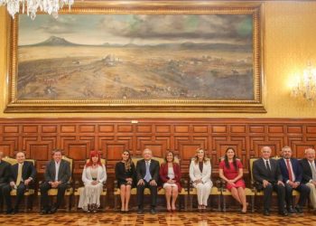 AMLO se reúne con gobernadores electos de Morena