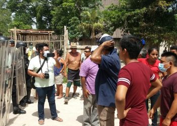 Invasores se enfrentan con policías tras desalojo en Quintana Roo