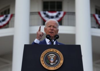 Biden llama a vacunarse en su discurso del 4 de julio