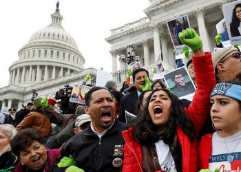 Juez de Texas falla contra DACA y prohíbe dar nuevos permisos a dreamers