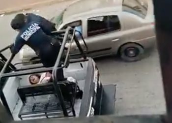 Someten a patadas y golpean a mujer en Cárdenas, Tabasco