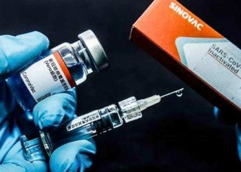 Vacuna de Sinovac es menos eficaz contra variantes Alfa, Gamma y Lambda