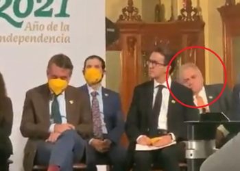 Empresario Carlos Bremer se queda dormido en La Mañanera