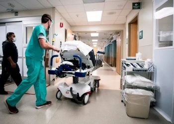 Aumenta hospitalización de menores de edad por COVID-19 en EU