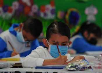 Clases presenciales serán actividad esencial: López-Gatell