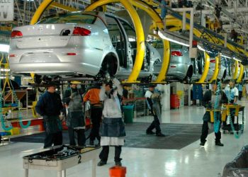 México busca diálogo de alto nivel con EU por disputa de reglas automotrices