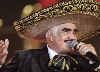 Reportan que Vicente Fernández está grave pero estable