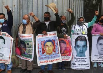 FGR es elefante reumático; padres de los 43 normalistas de Ayotzinapa