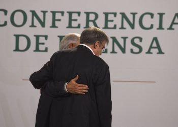 López Obrador confirma la renuncia de Julio Scherer