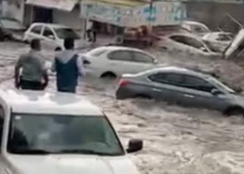 Calles de Ecatepec se convierten en ríos y se lleva todo lo que está a su paso (VIDEOS)