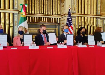 Moctezuma Barragán firma acuerdos con EU para proteger los derechos de trabajadores mexicanos