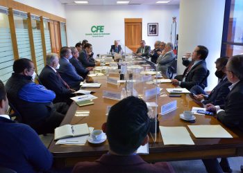 Bartlett pide cerrar filas a favor de reforma eléctrica de López Obrador