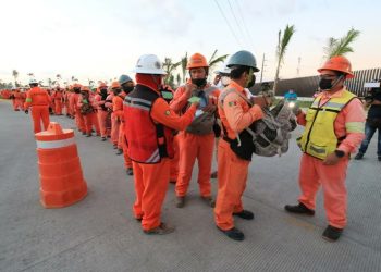 Luisa María Alcalde llama a resolver pacíficamente conflicto sindical en Dos Bocas