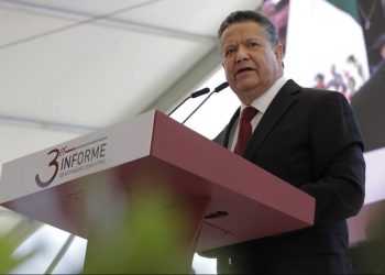 Arropa cúpula morenista informe de senador Menchaca